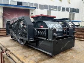 2PG400x400小型對輥成年人免费看片發往福建泉州破碎瓜子石