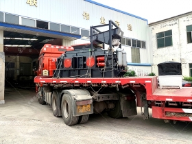 1000x700中型液壓對輥成年人免费看片設備發貨