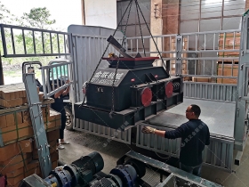 2PG800*600對輥成年人免费看片發往重慶_破碎鵝卵石