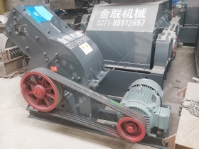 PC310X520錘式成年人免费看片發往河南洛河破碎化工產品