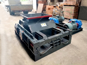 2PGC900X900大型雙齒輥成年人免费看片發往內蒙古赤峰破碎煤